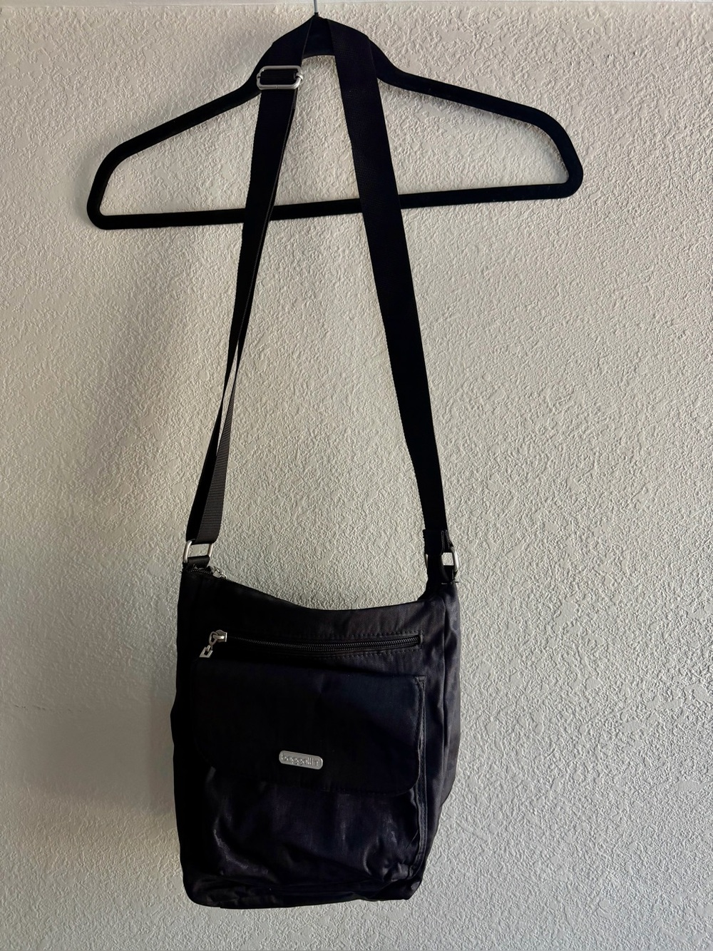 Baggallini Black Crossbody Shoulder Bag with Front Pocket